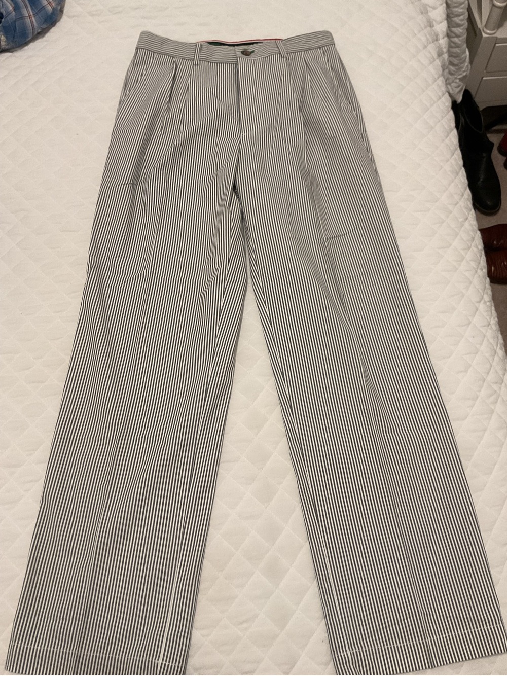 Tommy Hilfiger Gray  and White Pinstripe Seersucker size 32/32 Pants